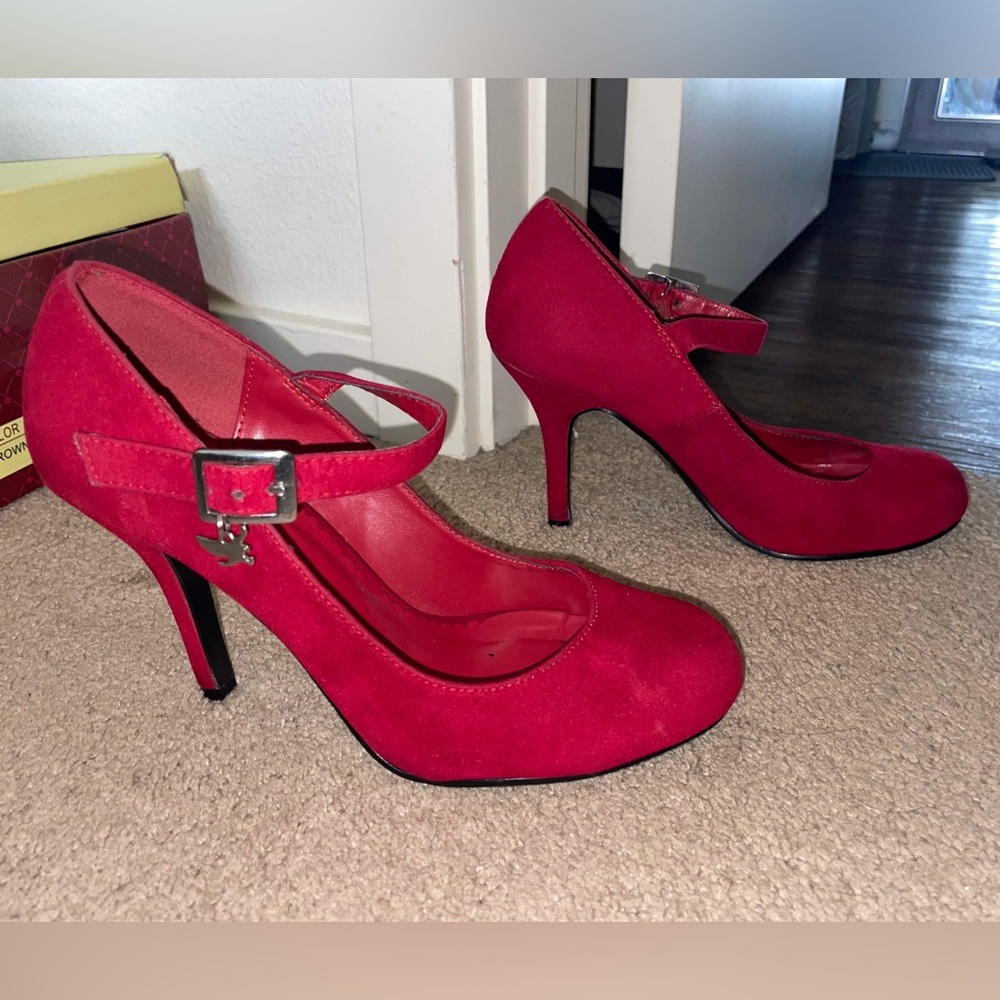 Sexy & Fierce SHIEKH Red Mary Jane Heels Size 7.5 EUC